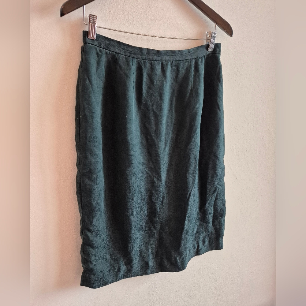 100% Silk Skirt Black With Beautiful Pattern  Size 12 P *Damage On The Back Seam